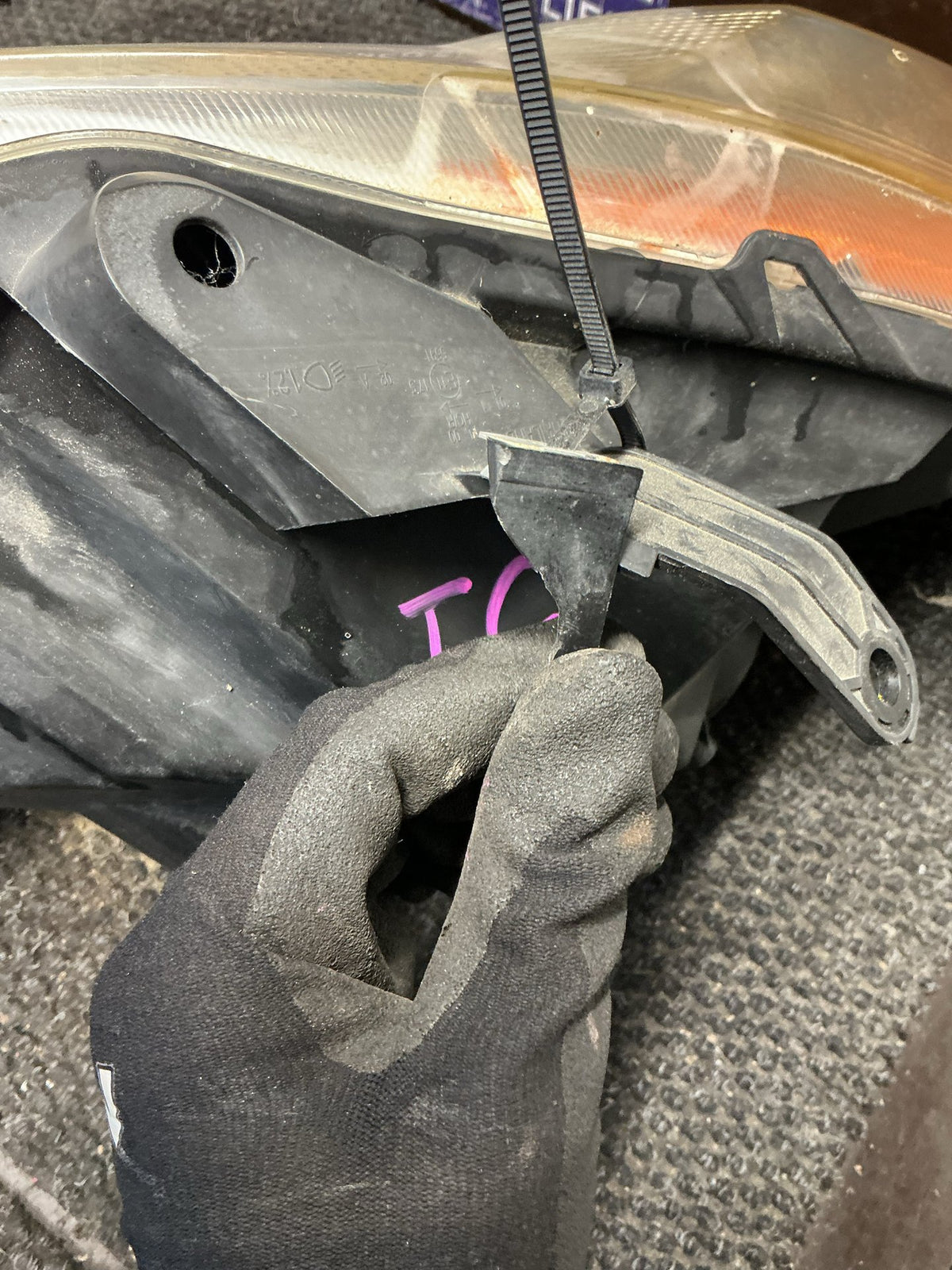 2012 Mazda BT-50- Right Headlight- (TAG9607)