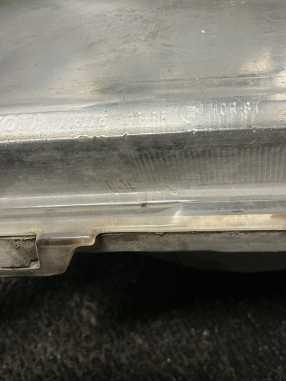 2001-2004 Toyota Hilux KZN165- Left Headlight- (TAG9624)