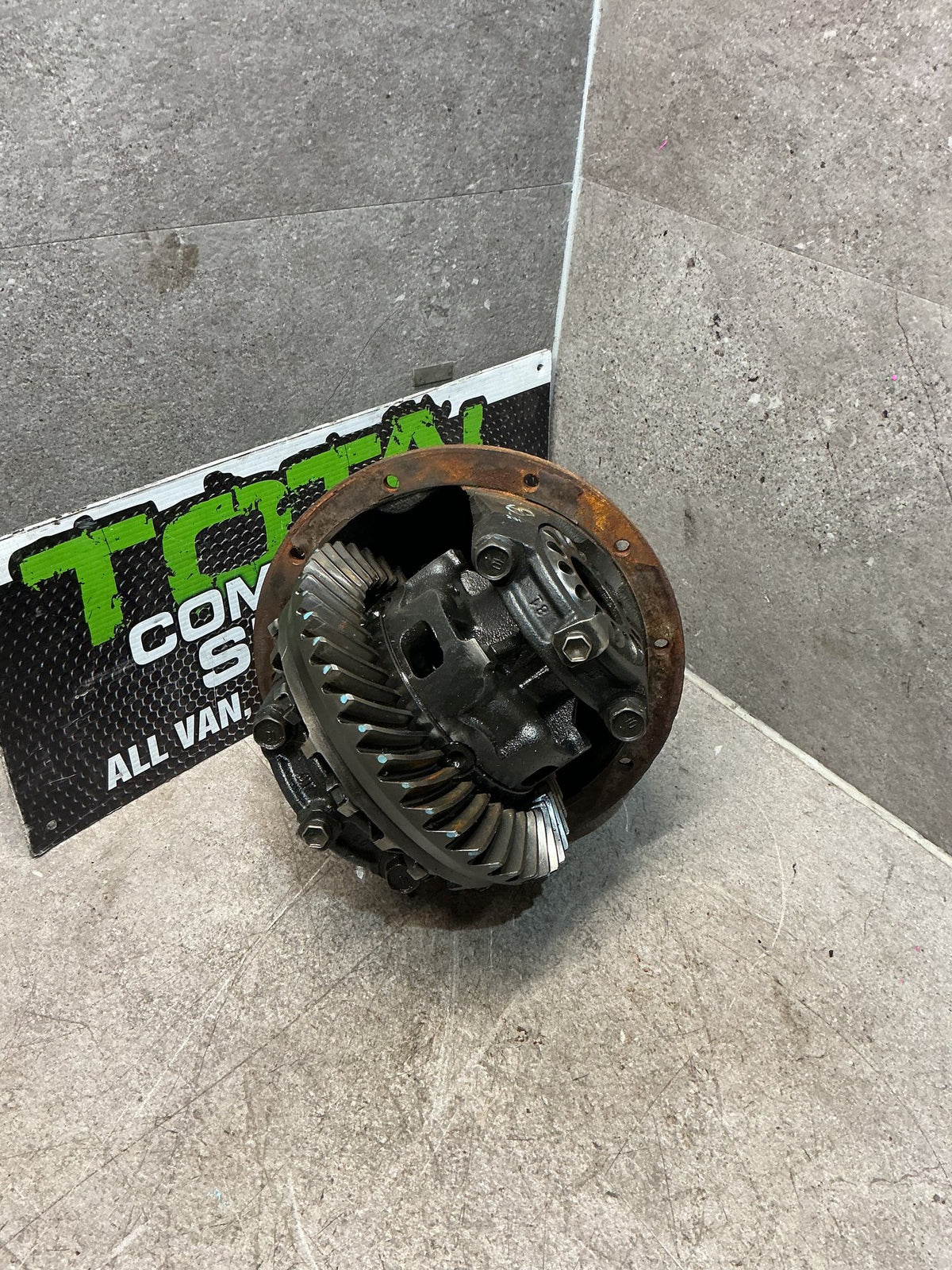 1993-1995 Toyota Hilux II N130- Rear Differential Head- (TAG16250)