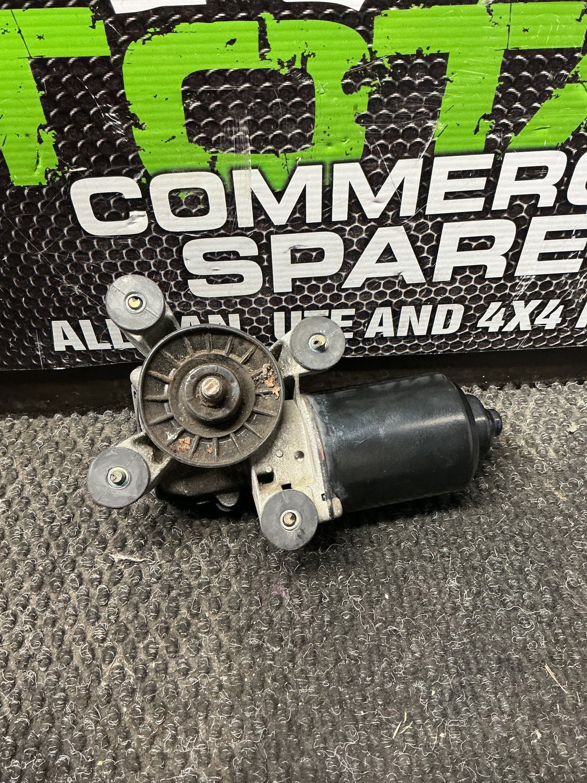 2002 Mitsubishi Pajero- Front Wiper Motor- (TAG9757)