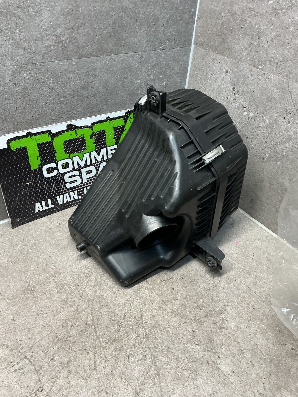 2011 Suzuki Grand Vitara- Air Cleaner Assembly EFI Air Box- (TAG14143)