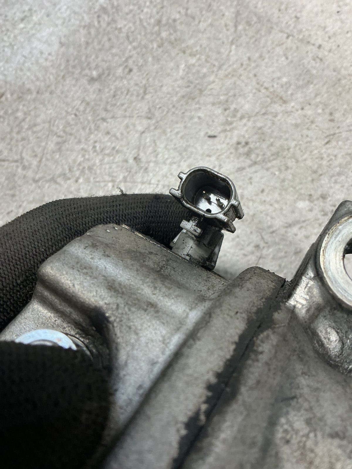 2005 Nissan Elgrand ME51- A/C Compressor- (TAG16776)