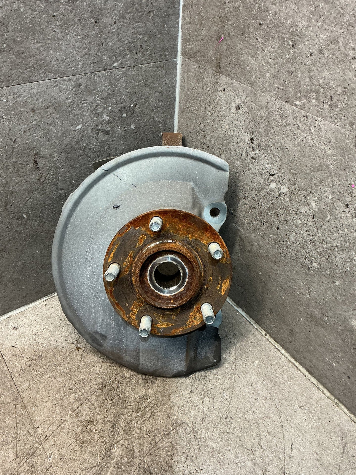 2012-2020 Mitsubishi Outlander GF*W GF GF8 - Right Front ABS Hub - (TAG18709)