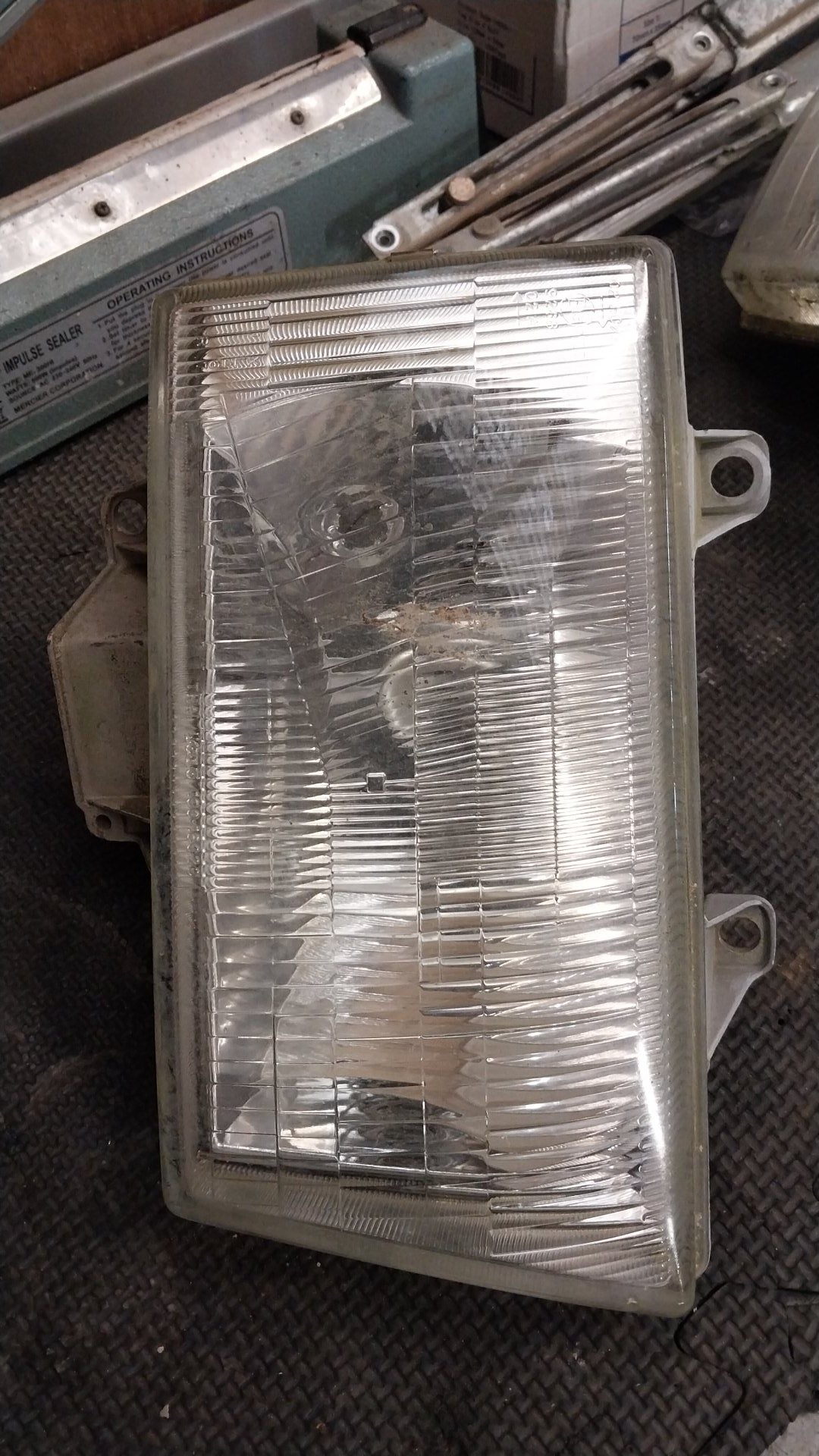 1999-2006 Mazda B-Series UN UNY0W- Right Headlight- (TAG2955)