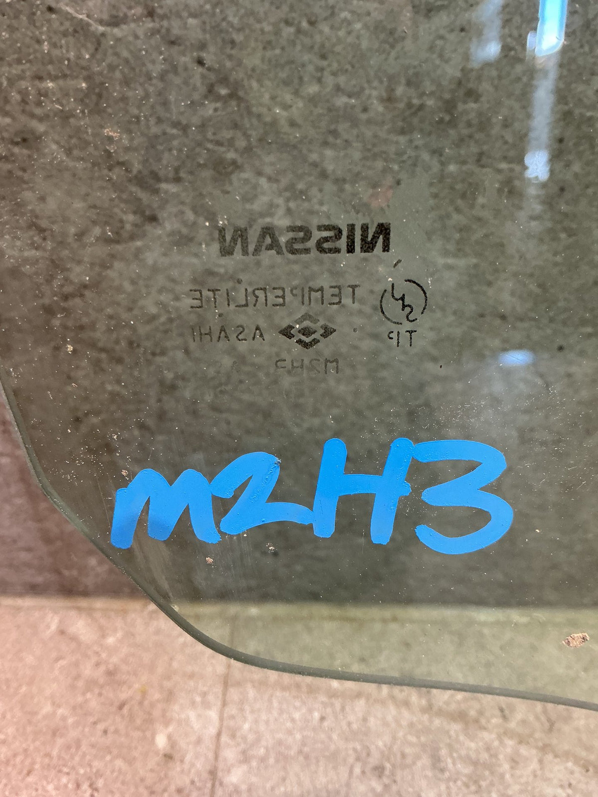 1999-2005 Nissan Serena C24 - Right Front Door Glass - (TAG19095)