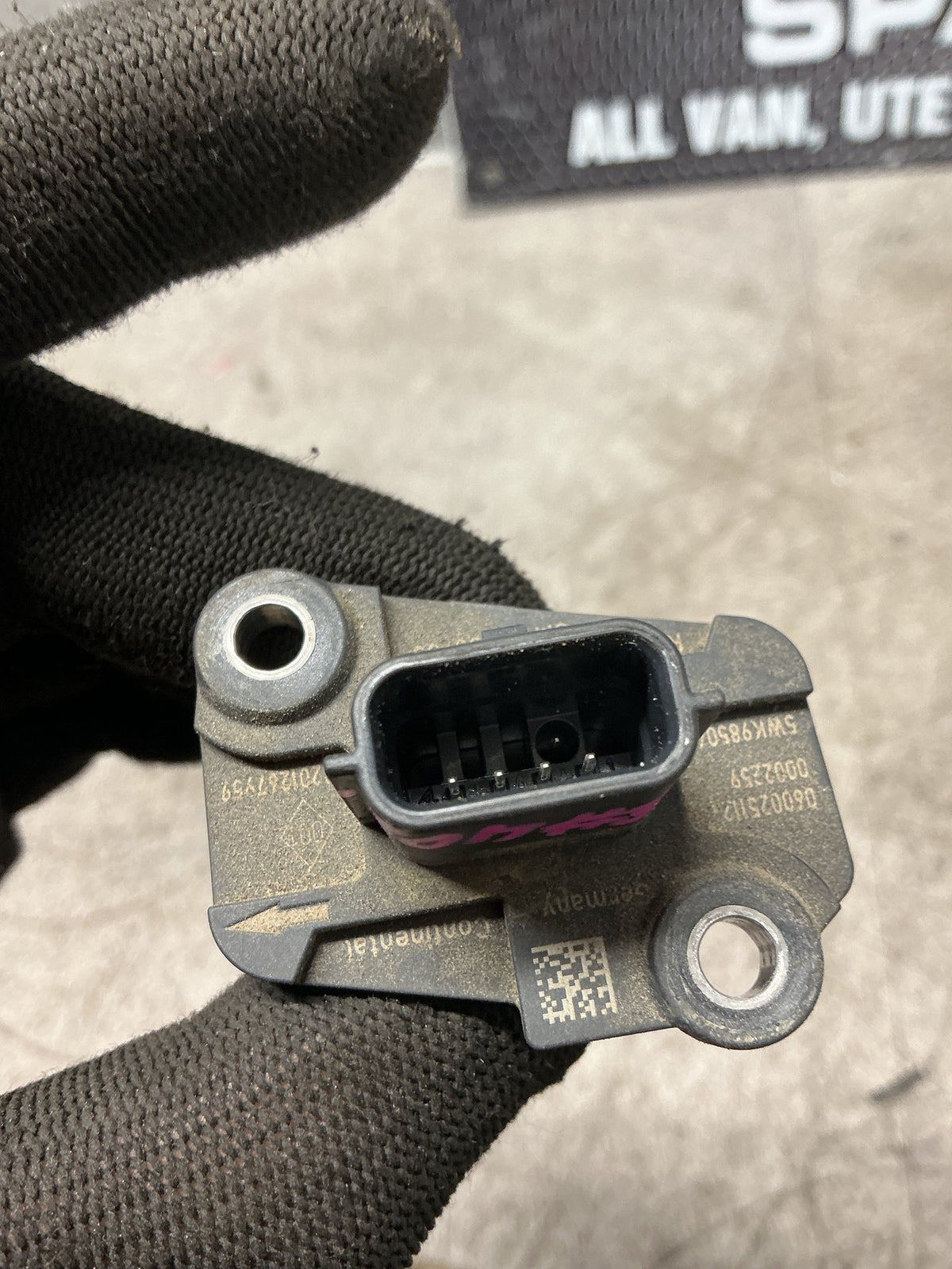 2016 Nissan Navara- Air Flow Meter- (TAG16835)
