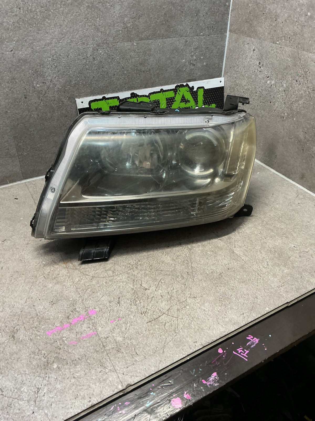 2011 Suzuki Grand Vitara- Left Headlight- (TAG14410)