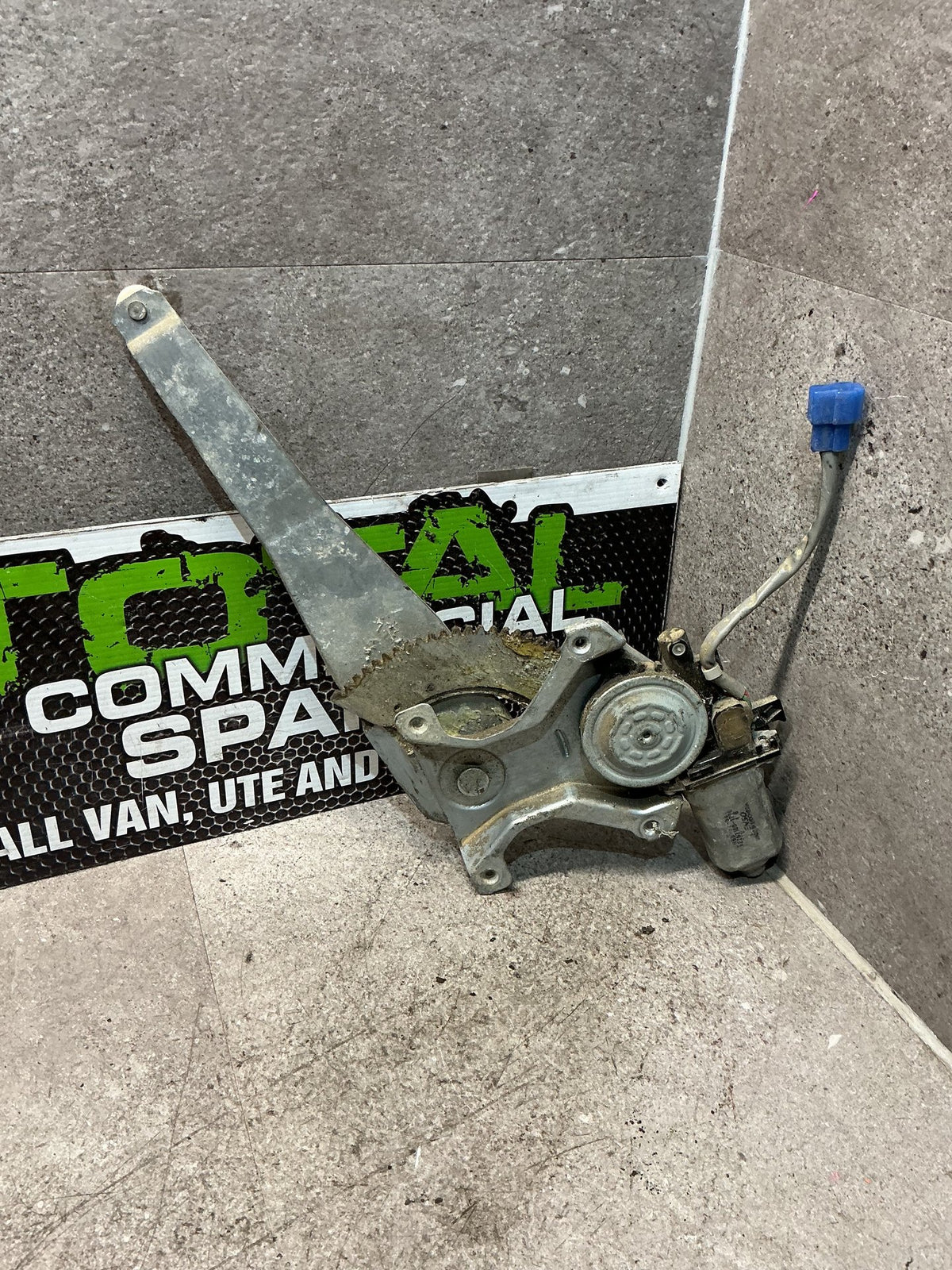 1999-2006 Mazda B-Series UN- Right Rear Window Regulator/Motor- (TAG15750)