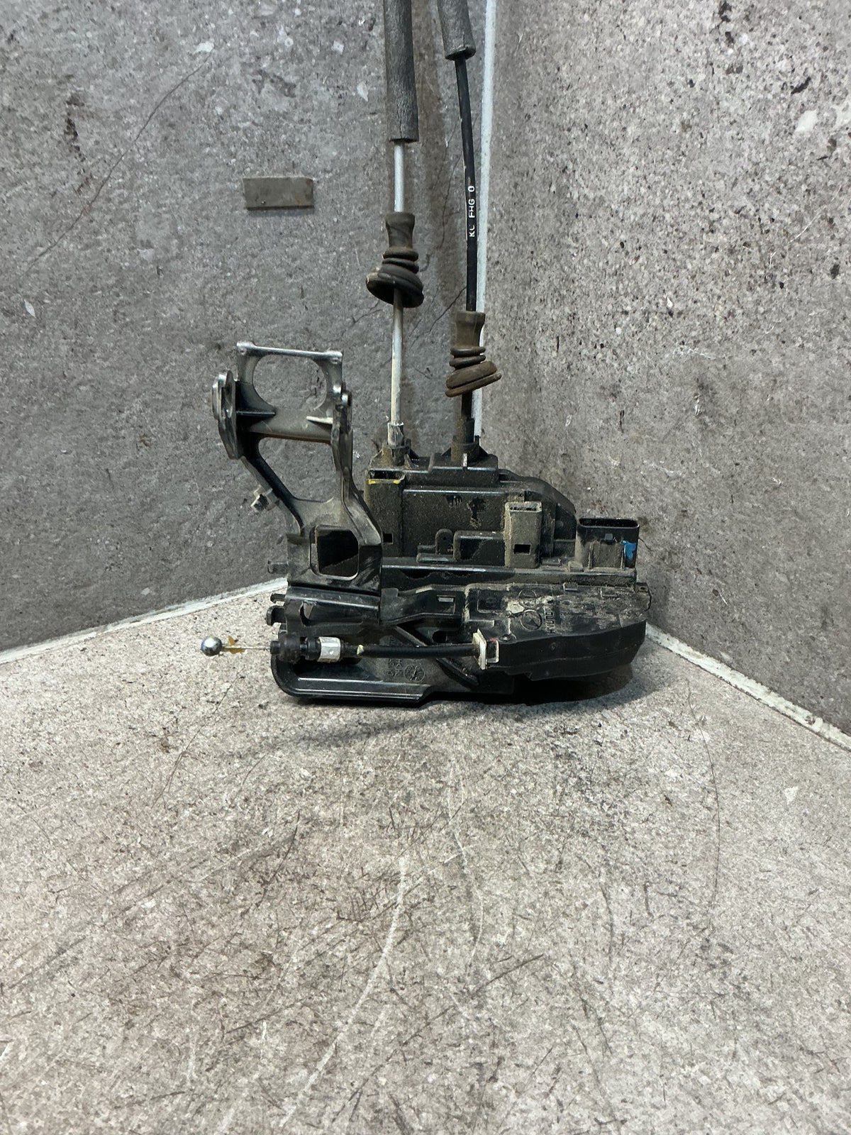 2011 Hyundai Santa Fe - Right Front Door Lock Actuator - (TAG19482)