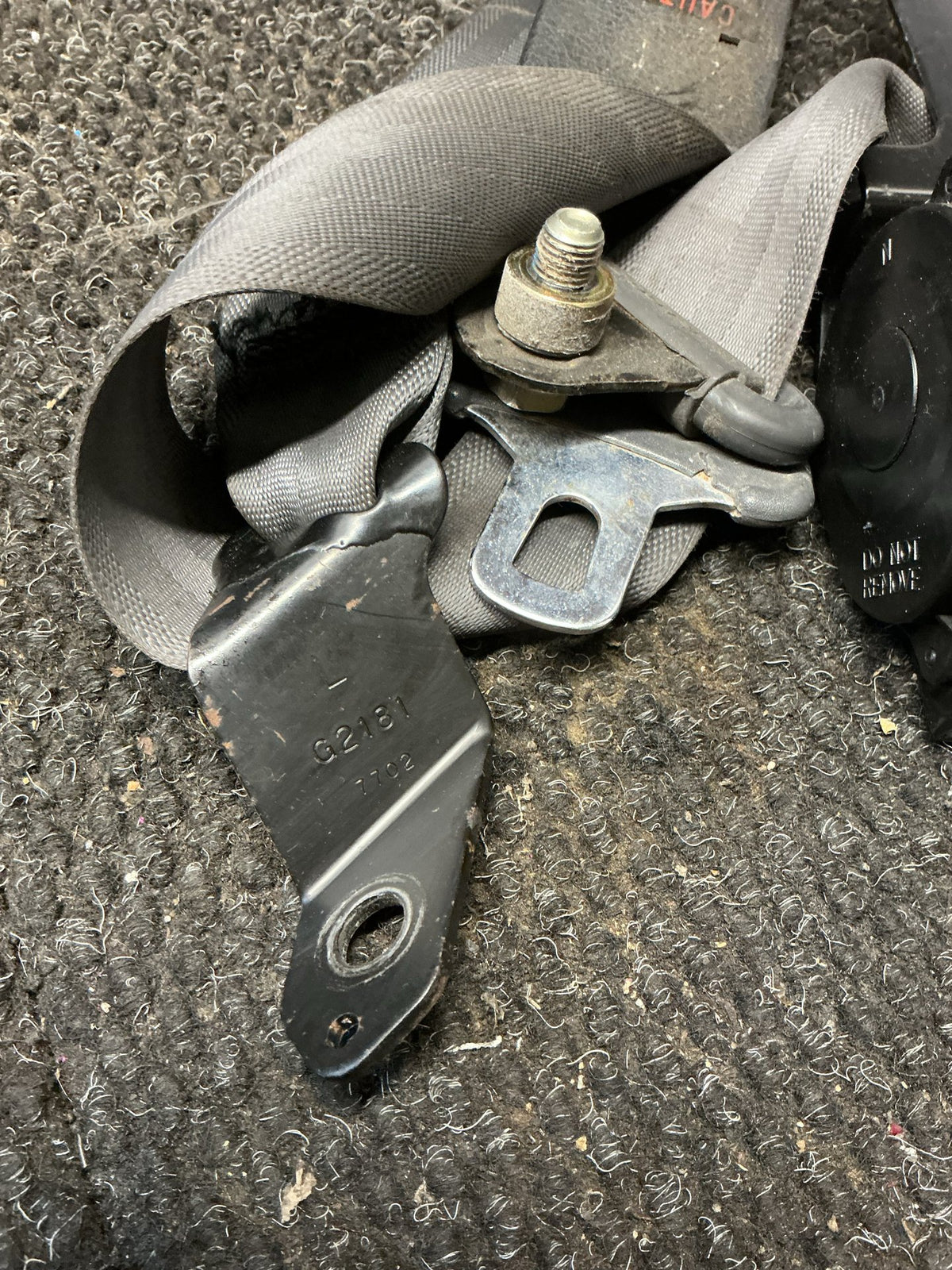 1997 Mitsubishi Pajero II V2*C- Left Front Seat Belt- (TAG9666) PN: TK-523-N572