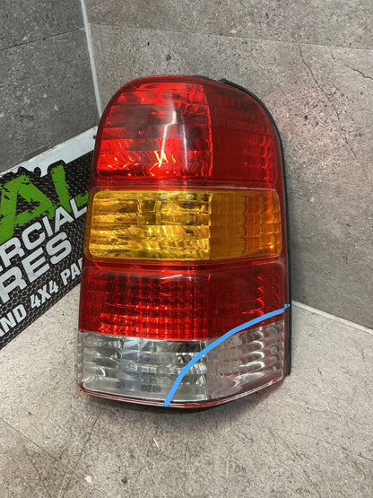 2004 Ford Escape XLT V6 AUTO- Right Taillight- (TAG5157)