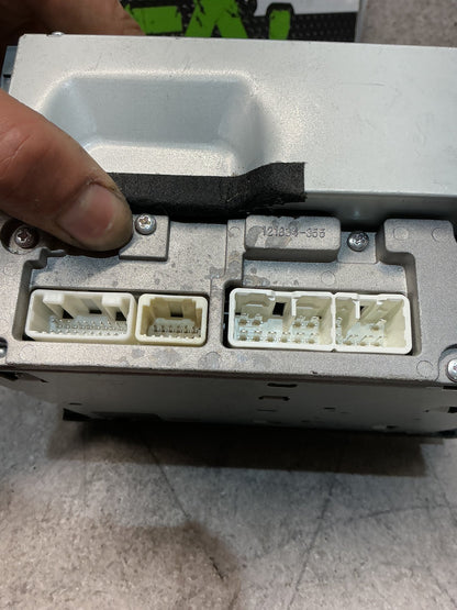 2011 Toyota Highlander U40- Stereo Head Unit- (TAG13271) PN: FT0015A