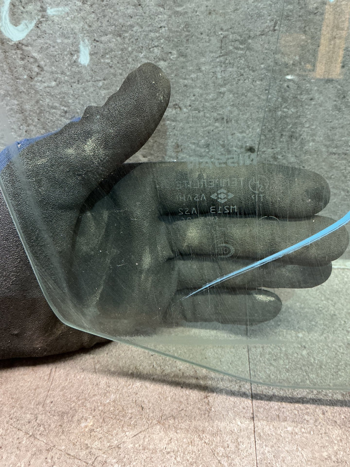 2004 Nissan Navara D22 - Right Rear Door Glass - (TAG17629)