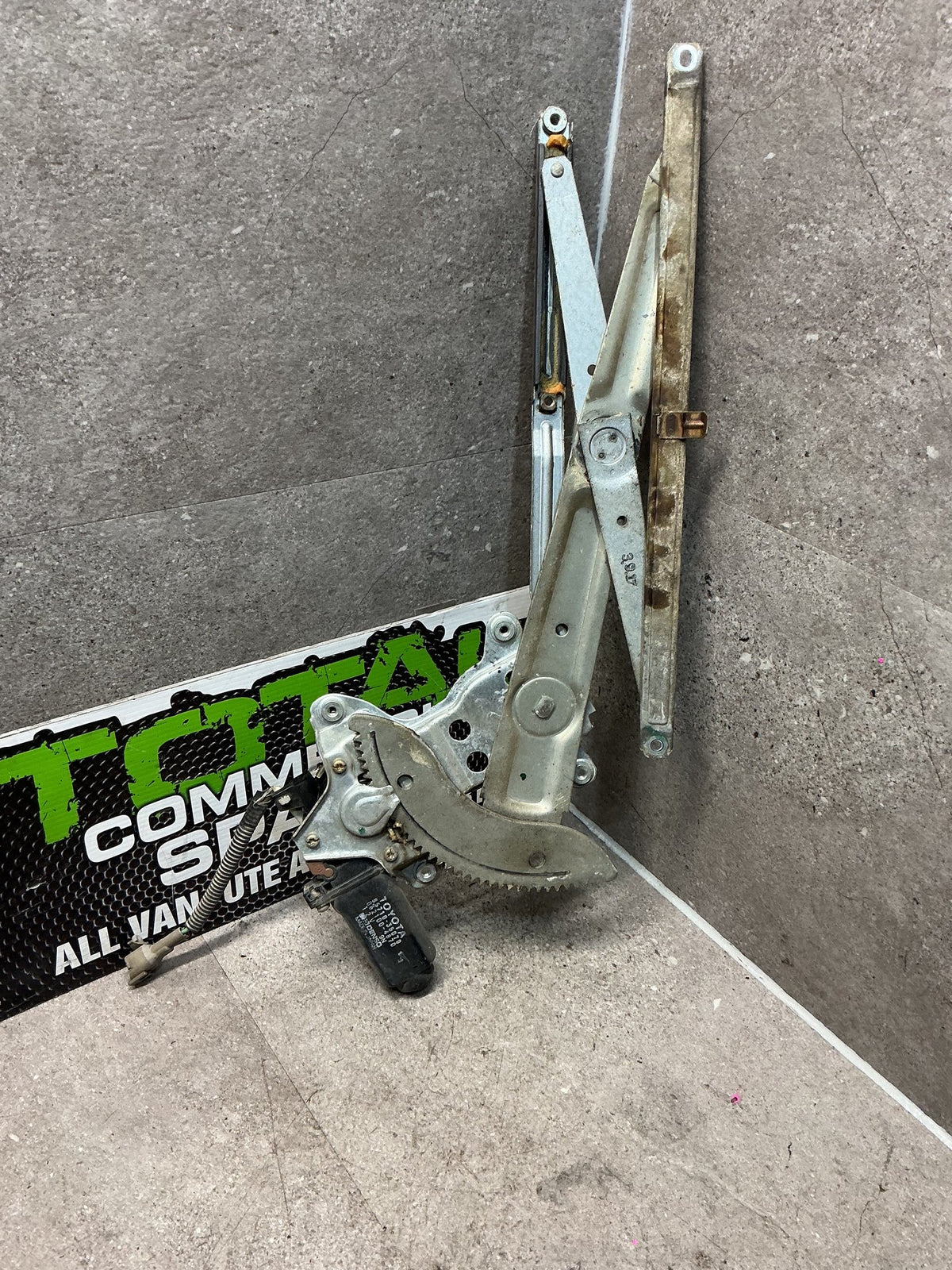 1994 Toyota Hilux Surf KZN130- Right Front Window Regulator/Motor- (TAG13544)