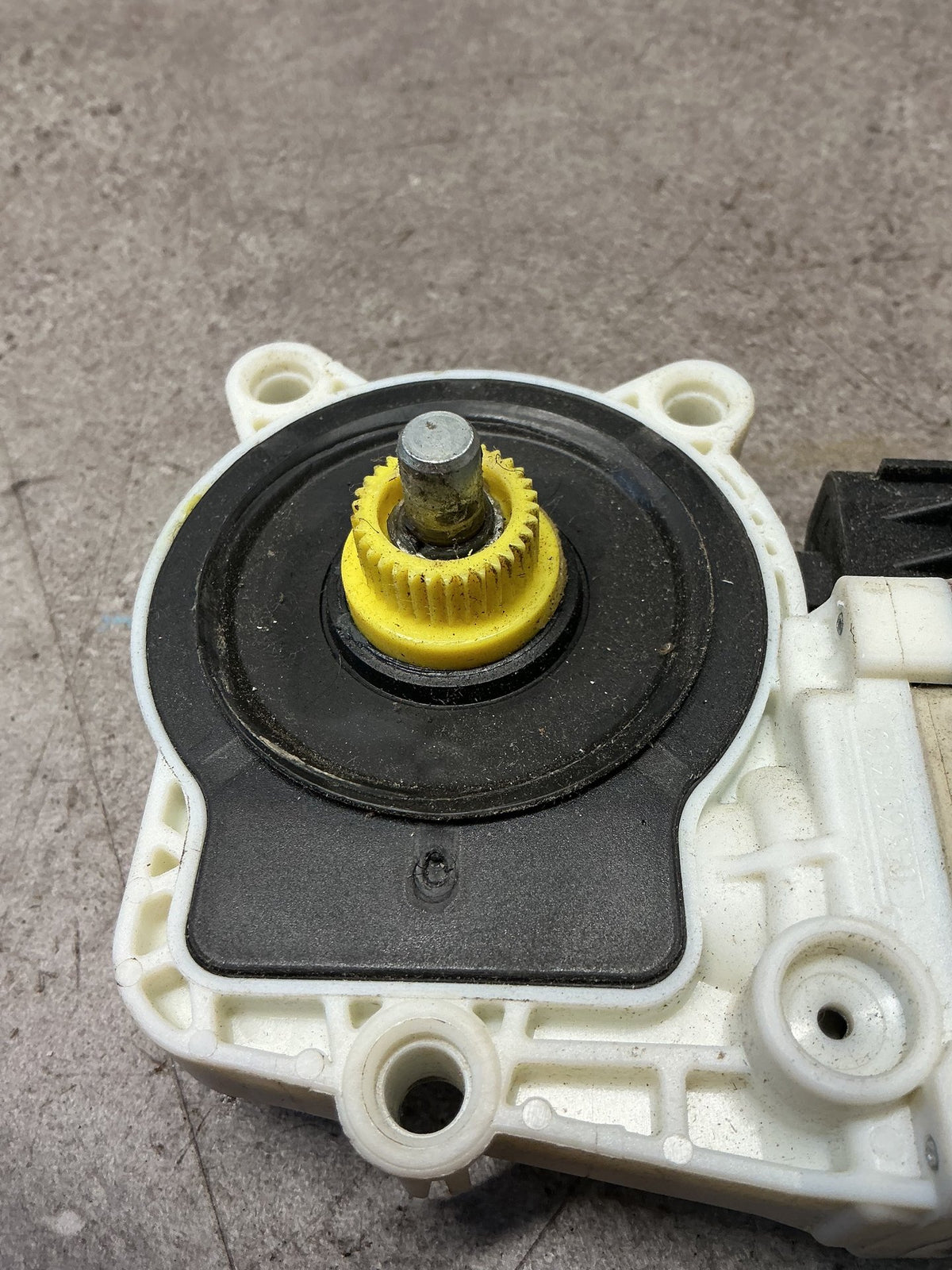 2009 Dodge Nitro KA- Right Front Window Reg Motor- (TAG13347) PN: 774-68072-01