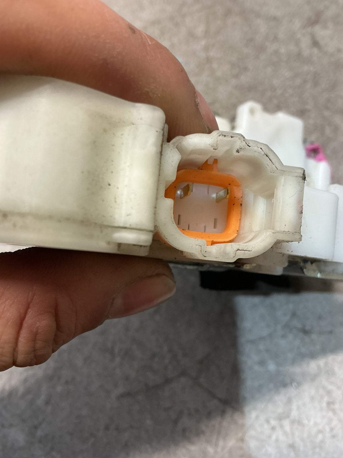 2011 Nissan Navara- Right Rear Door Lock Actuator- (TAG16030) PN: 805525P00A