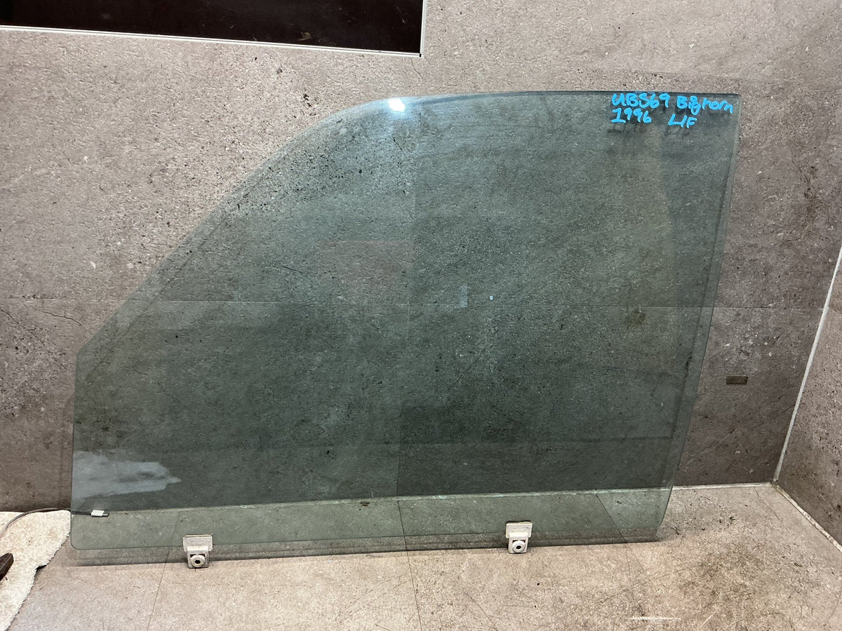 1996 Isuzu Bighorn UBS69 - Left Front Door Glass - (TAG18920)