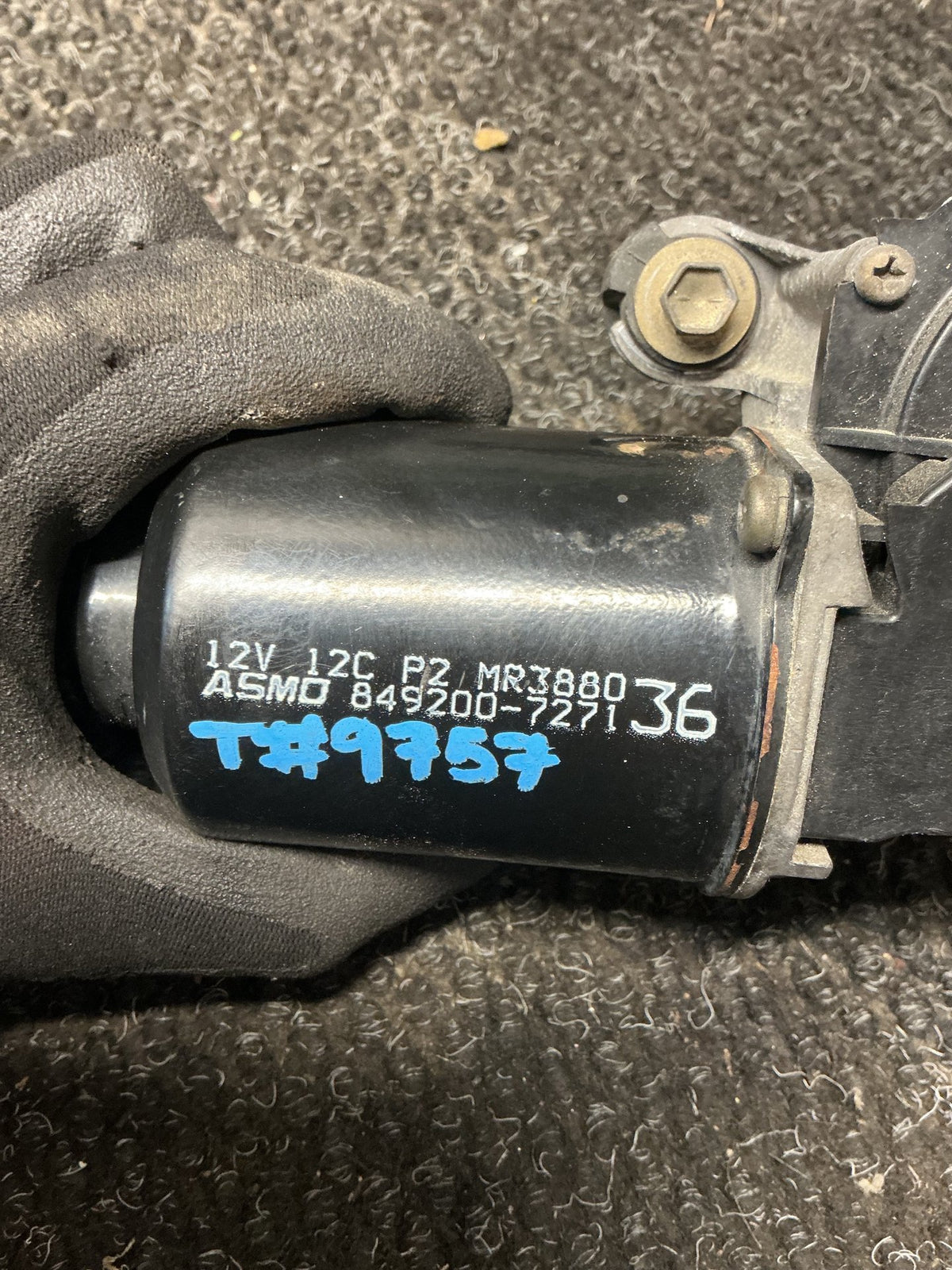 2002 Mitsubishi Pajero- Front Wiper Motor- (TAG9757)