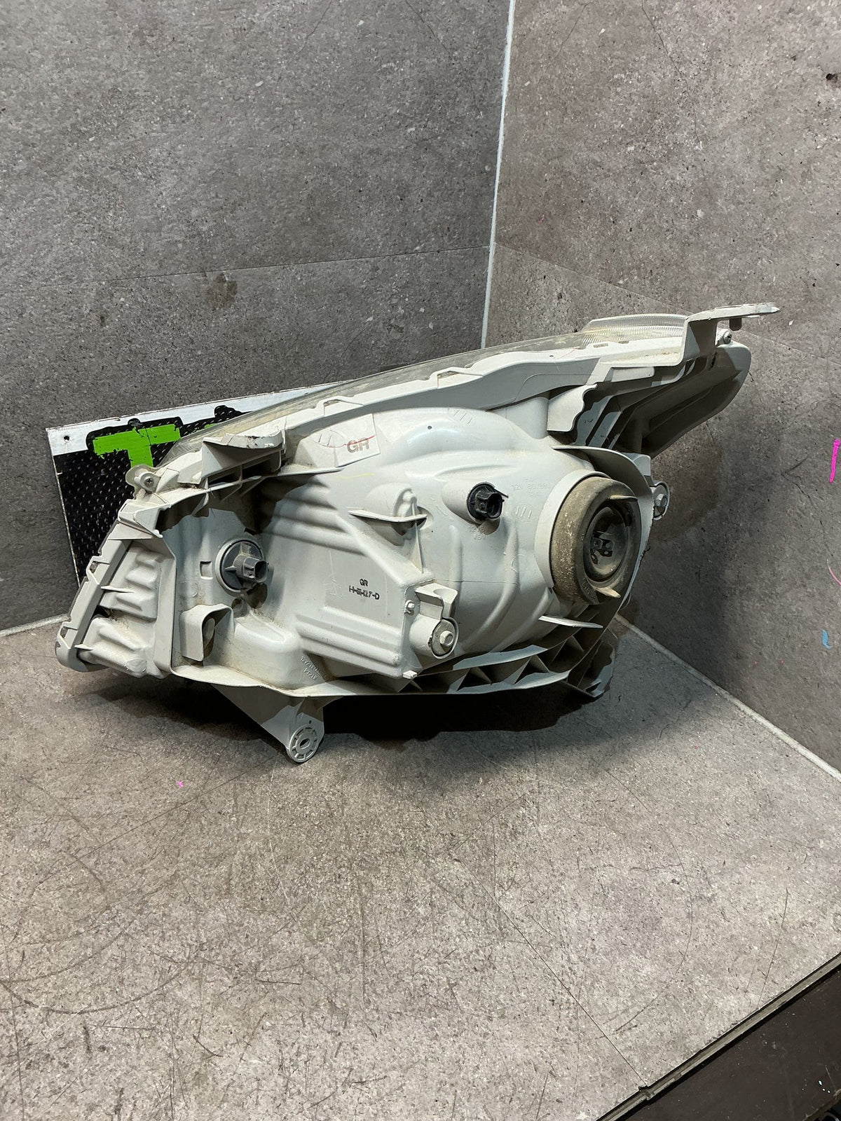 2012-2020 Isuzu D-Max TFS- Right Headlight- (TAG16724)