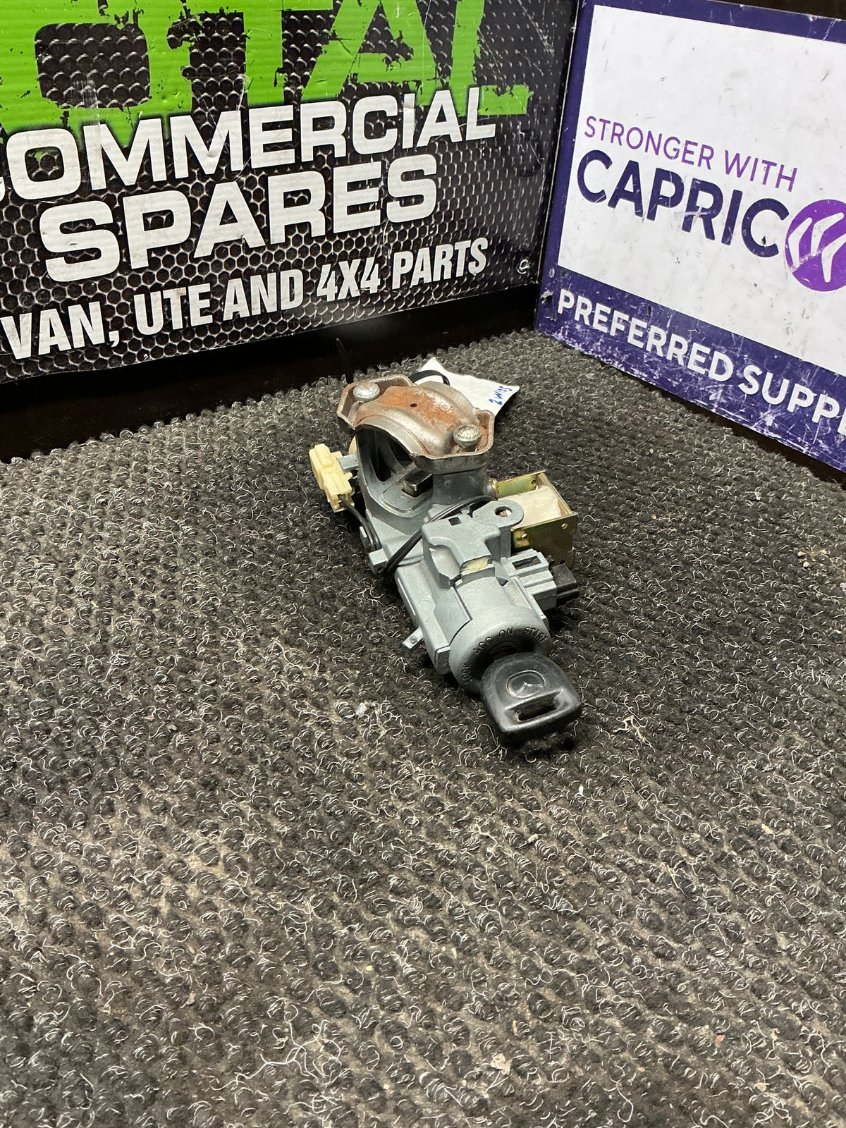 2004 Mazda MPV 2W105- Ignition With Key- (TAG10849)