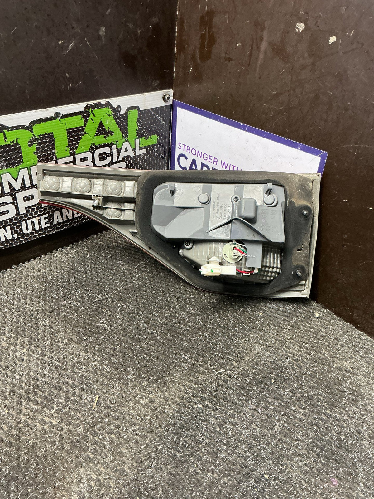 2006 Toyota Previa GSR50- Left Tailgate Light- (TAG9814)