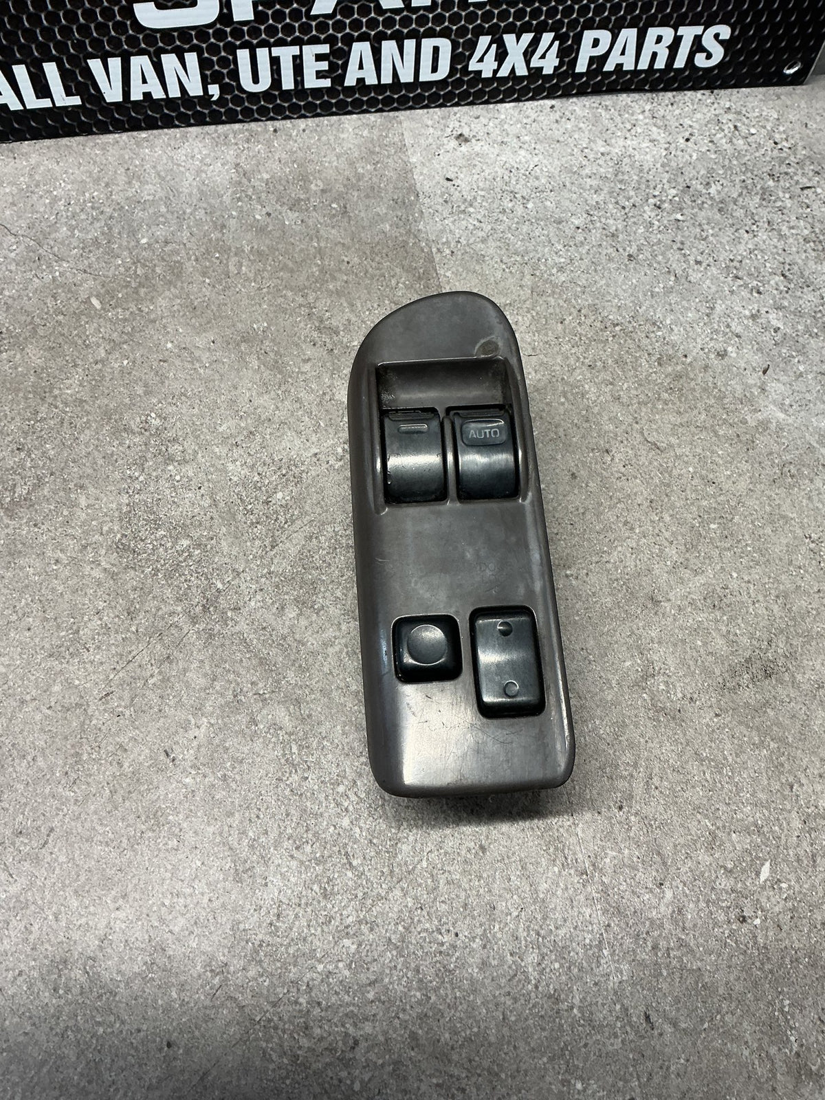 Master Power Window Switch- (TAG11745), 044-2E61, 1996, Toyota, Hiace, IV H100