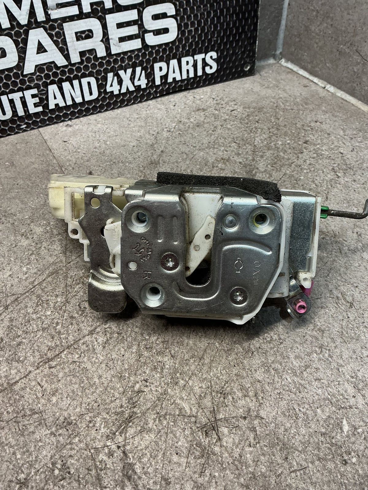 2011 Nissan Navara- Right Rear Door Lock Actuator- (TAG16030) PN: 805525P00A