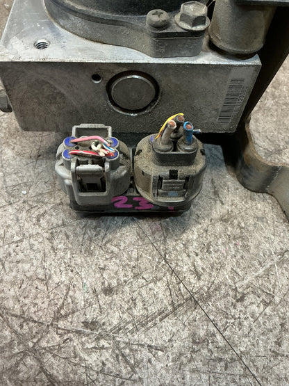 1996-2000 Toyota Land Cruiser J90 - ABS Pump/Modulator - (TAG18022)