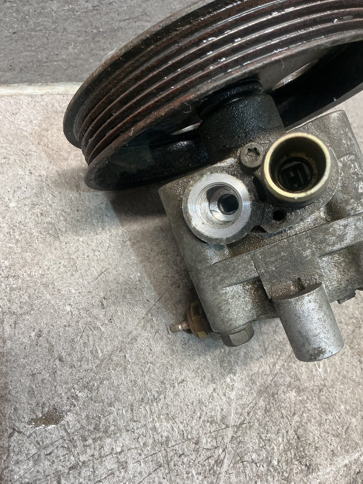 1997-2002 Mitsubishi Pajero iO - Power Steering Pump - (TAG19438)