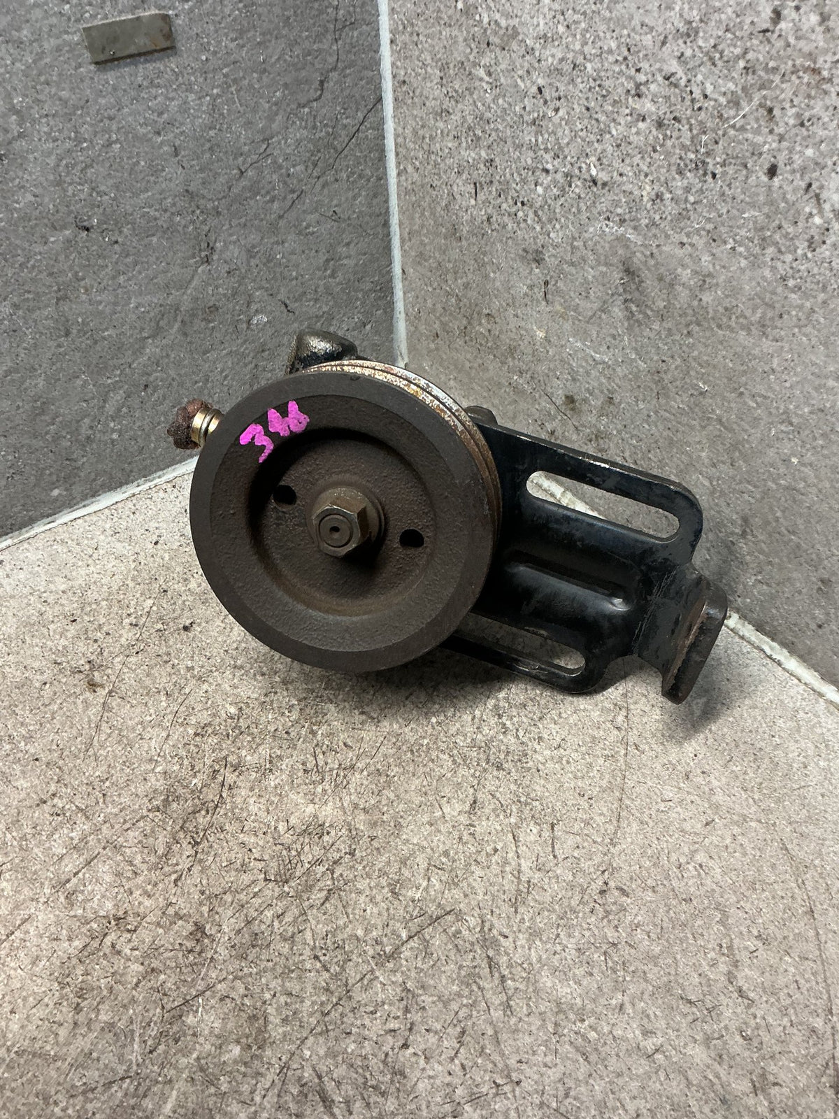 1995 Isuzu MU UCS69DW - Power Steering Pump - (TAG18806)