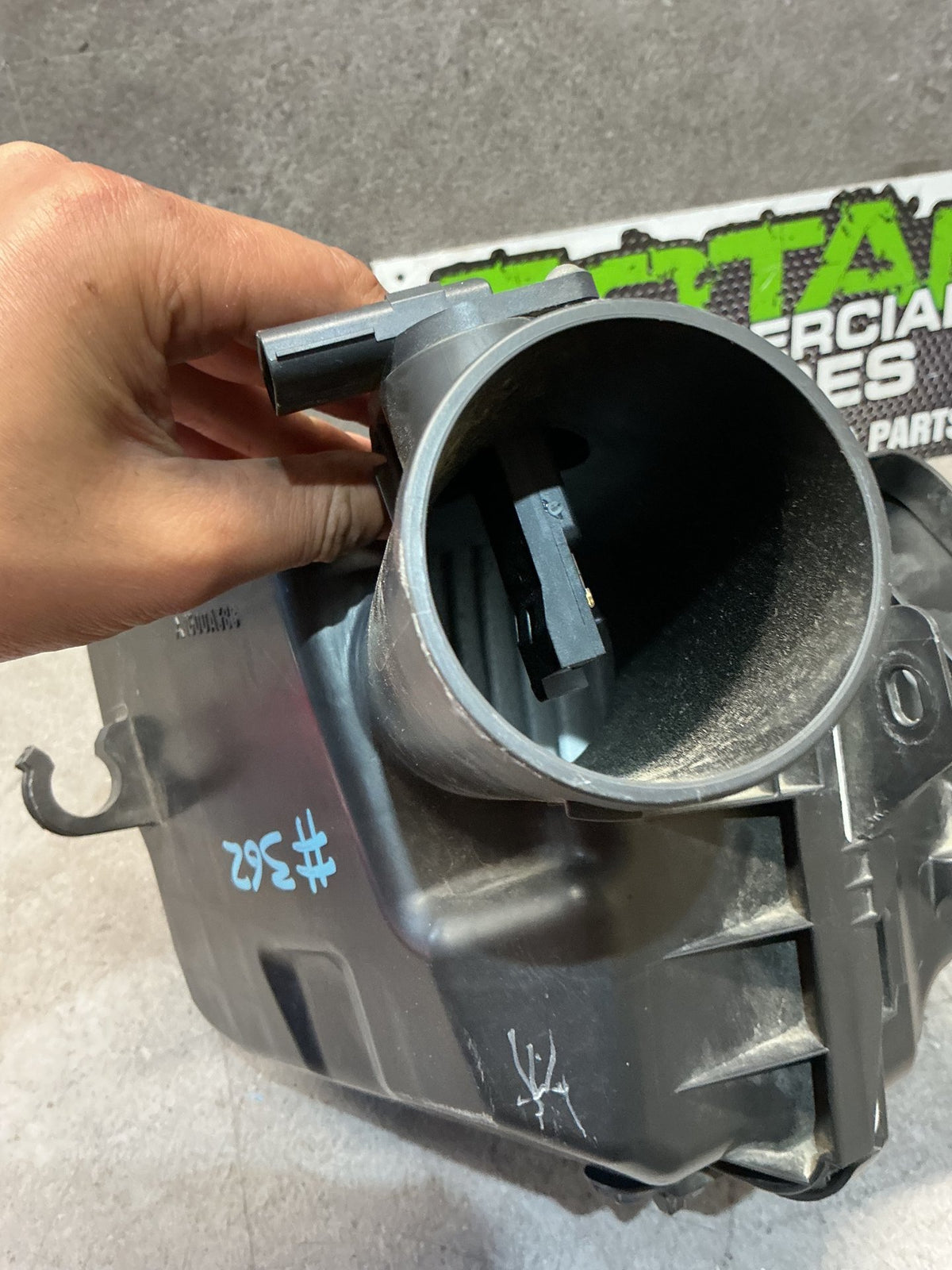 2013 Mitsubishi Outlander GF8W- Air Cleaner Assembly EFI Air Box- (TAG13286) PN: 1500A388