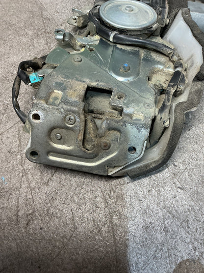 2004 Toyota Estima ACR30 - Right Rear Door Lock Actuator - (TAG16137)