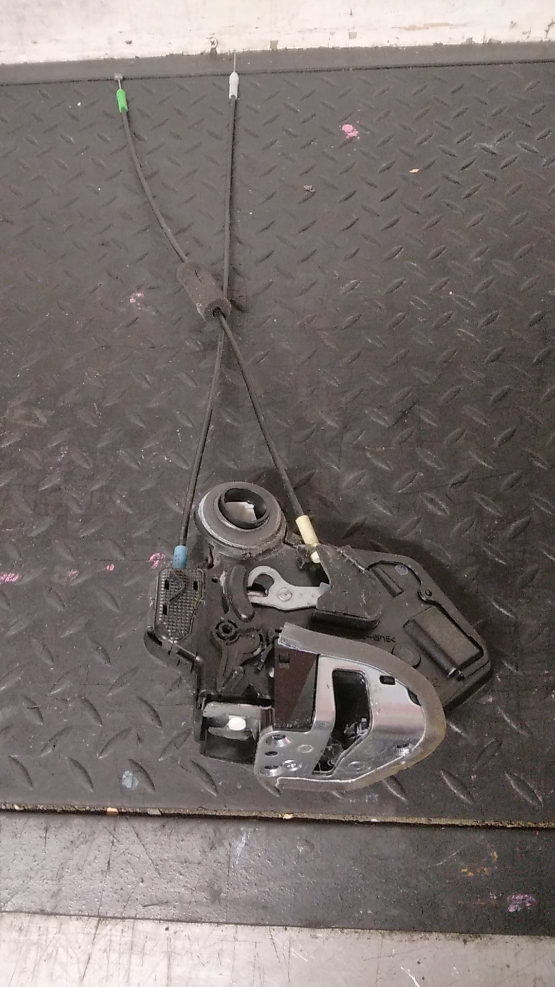 2009 Suzuki Grand Vitara II JT- Right Rear Door Catch- (TAG1733) PN: A046693RR
