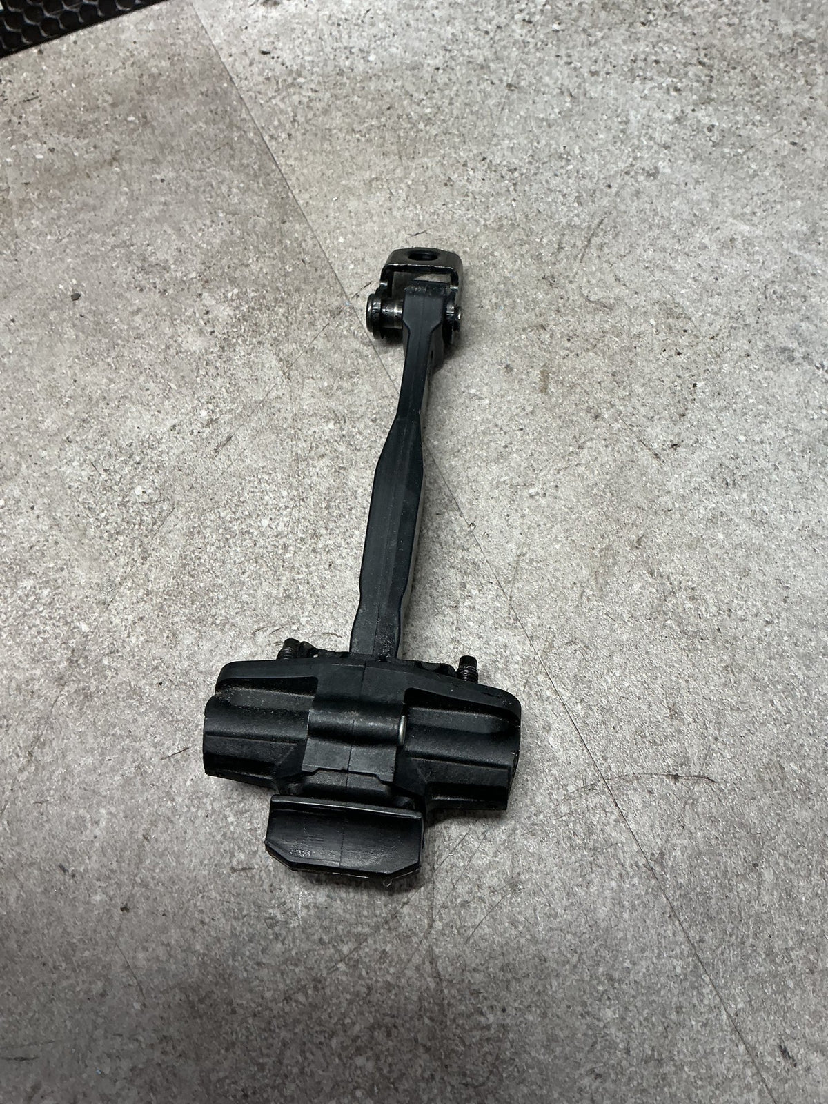 2015-2020 Jeep Renegade B1- Right Front Check Strap- (TAG12329)