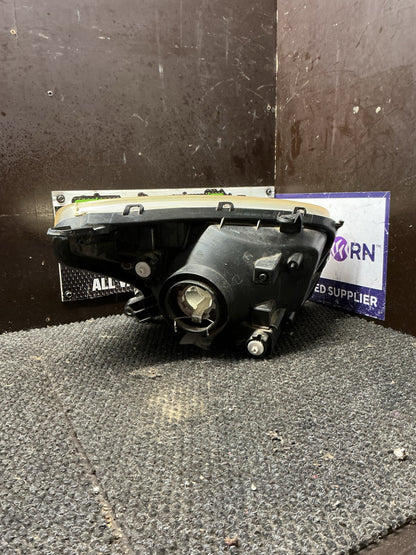 2000-2006 Toyota RAV4 ACA20- Left Headlight- (TAG9641)
