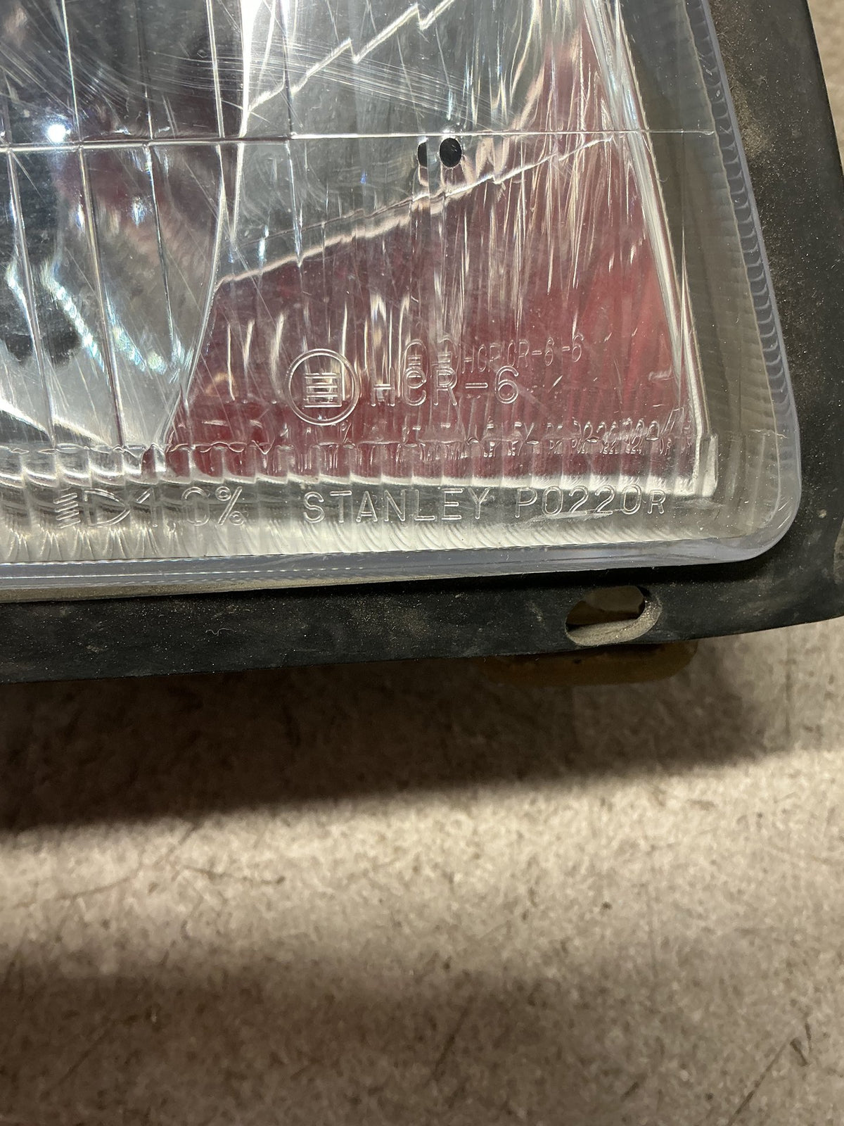 2006 Ford Econovan- Right Headlight- (TAG16291)