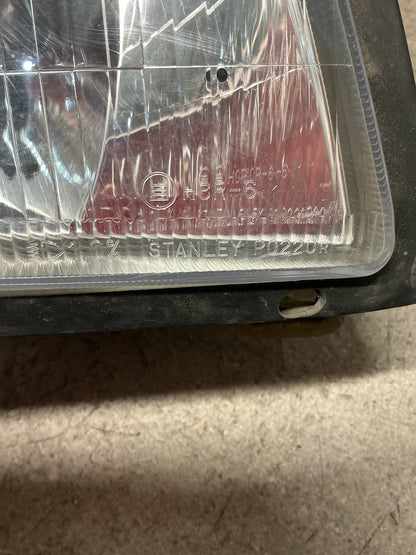 2006 Ford Econovan- Right Headlight- (TAG16291)