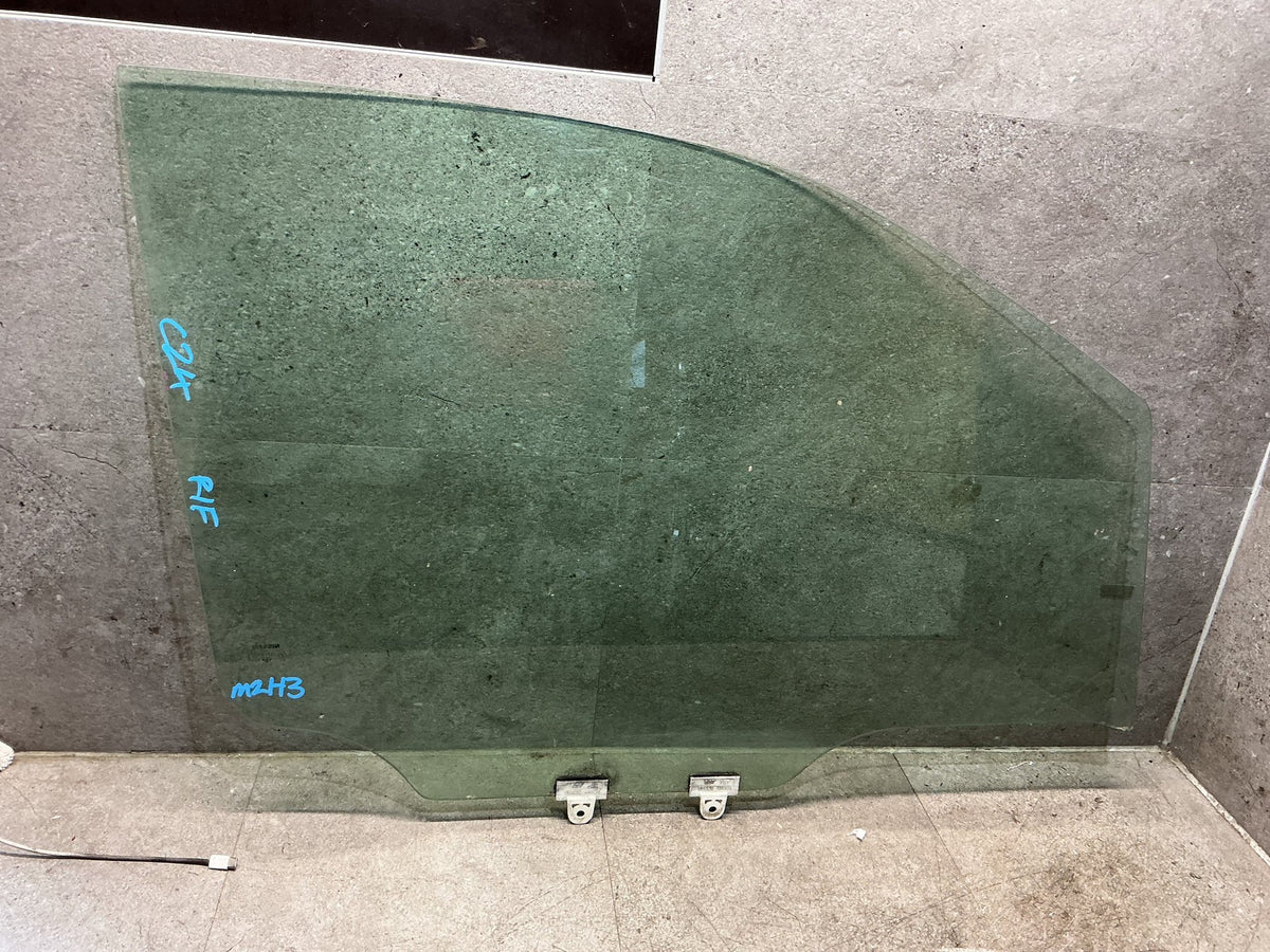 1999-2005 Nissan Serena C24 - Right Front Door Glass - (TAG19095)