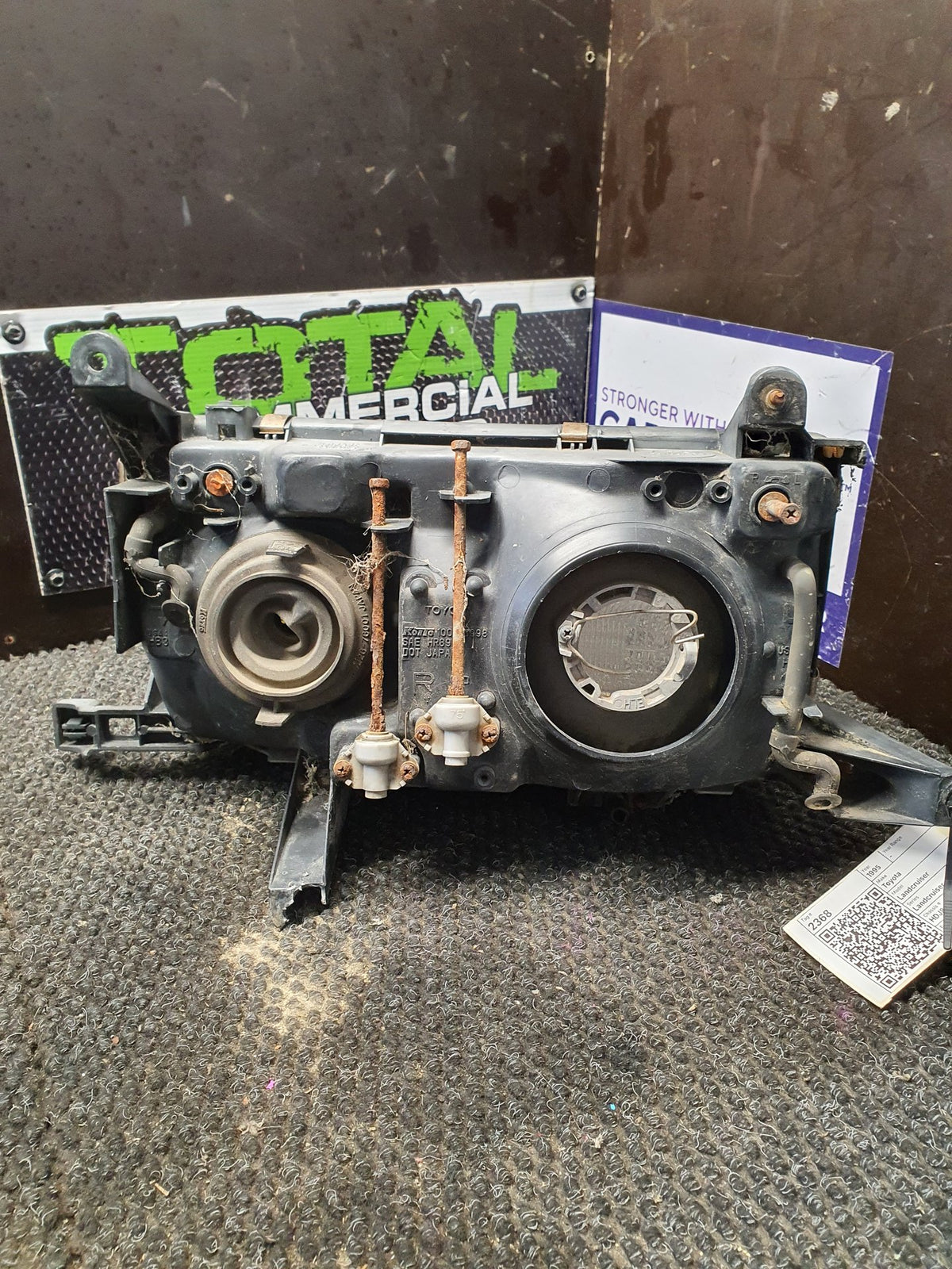1995 Toyota Land Cruiser HDJ81- Right Headlight- (TAG2368)