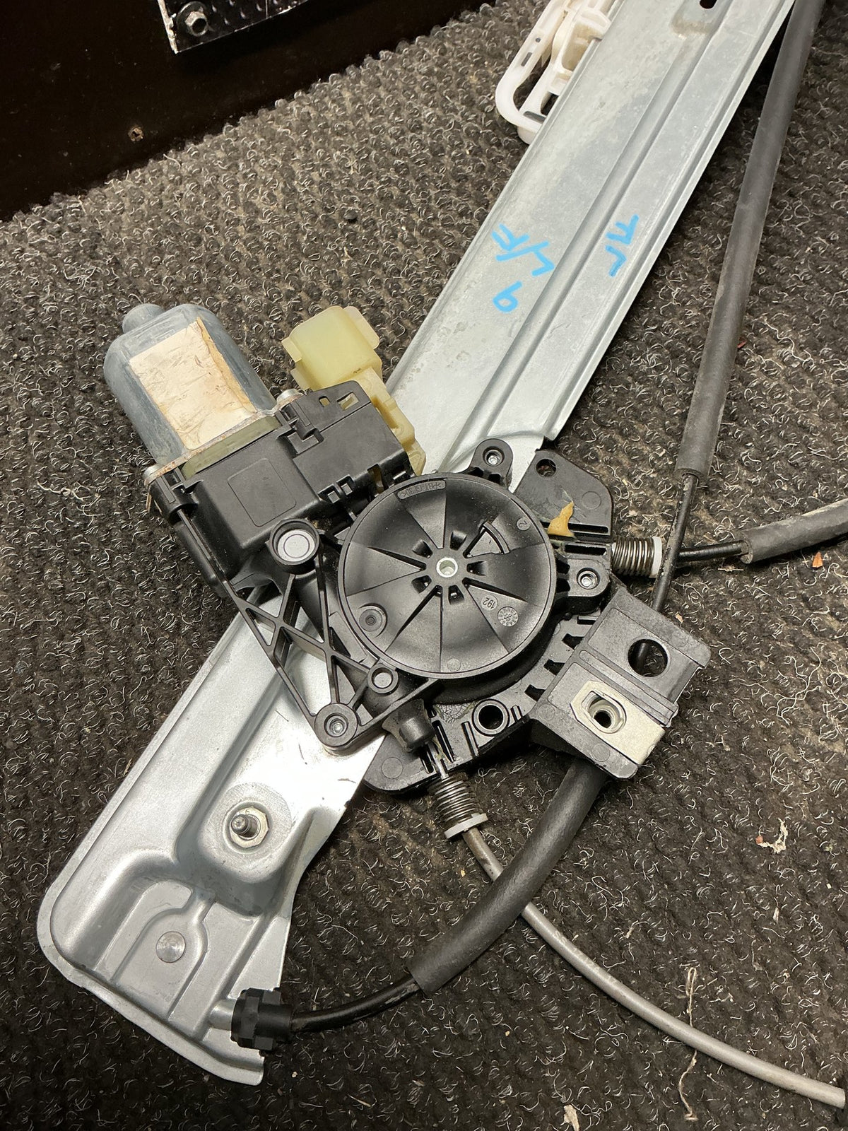 2014 Ford Escape- Left Front Window Regulator/Motor- (TAG10524)