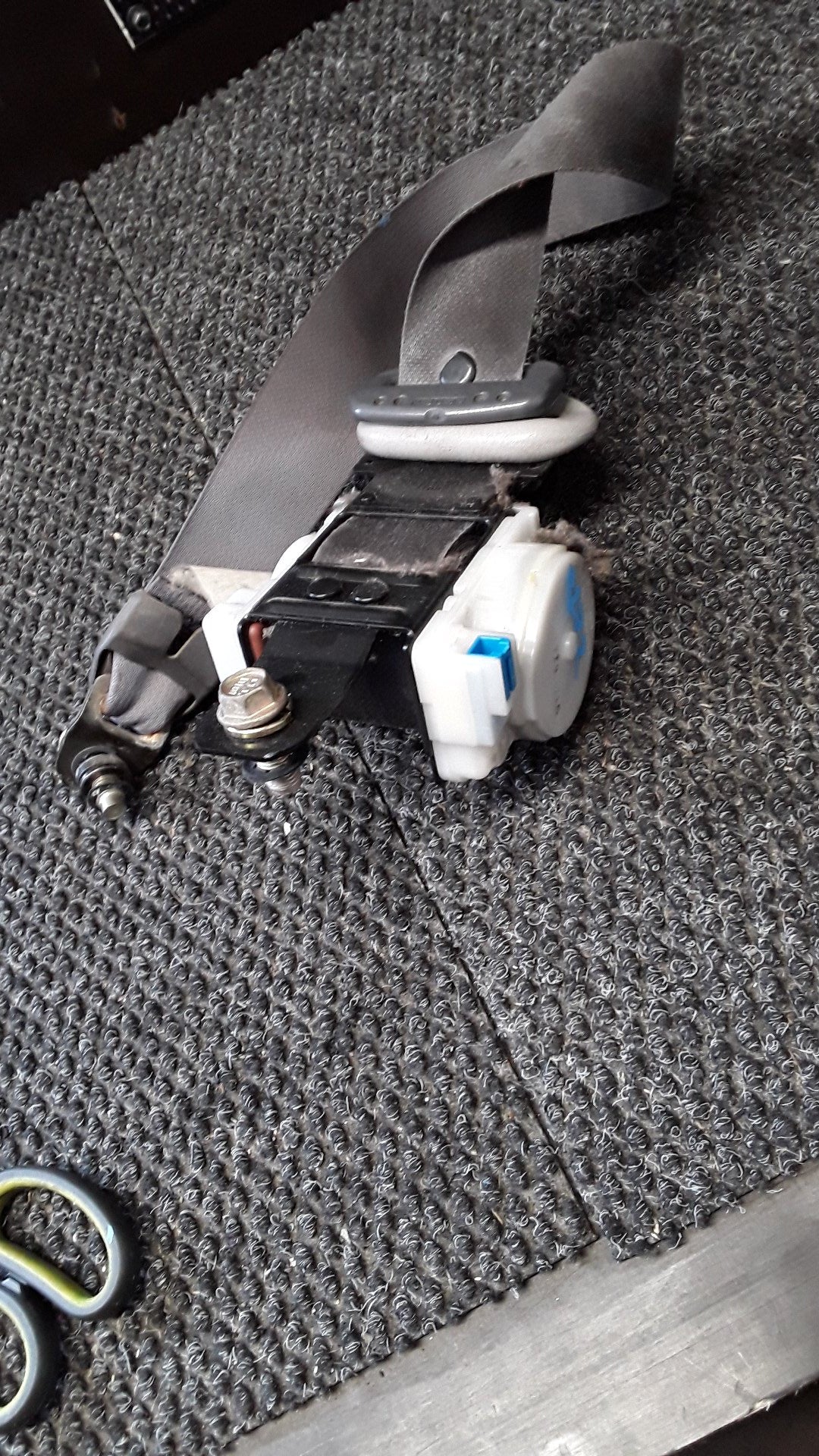 2001 Nissan Caravan E25 VWE25- Right Front Seat Belt- (TAG5467)