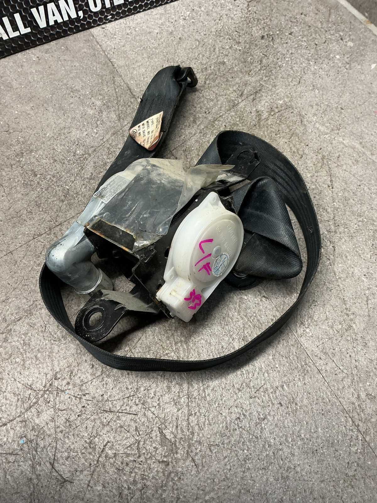 2010 Ford Ranger- Left Front Seat Belt- (TAG15219)
