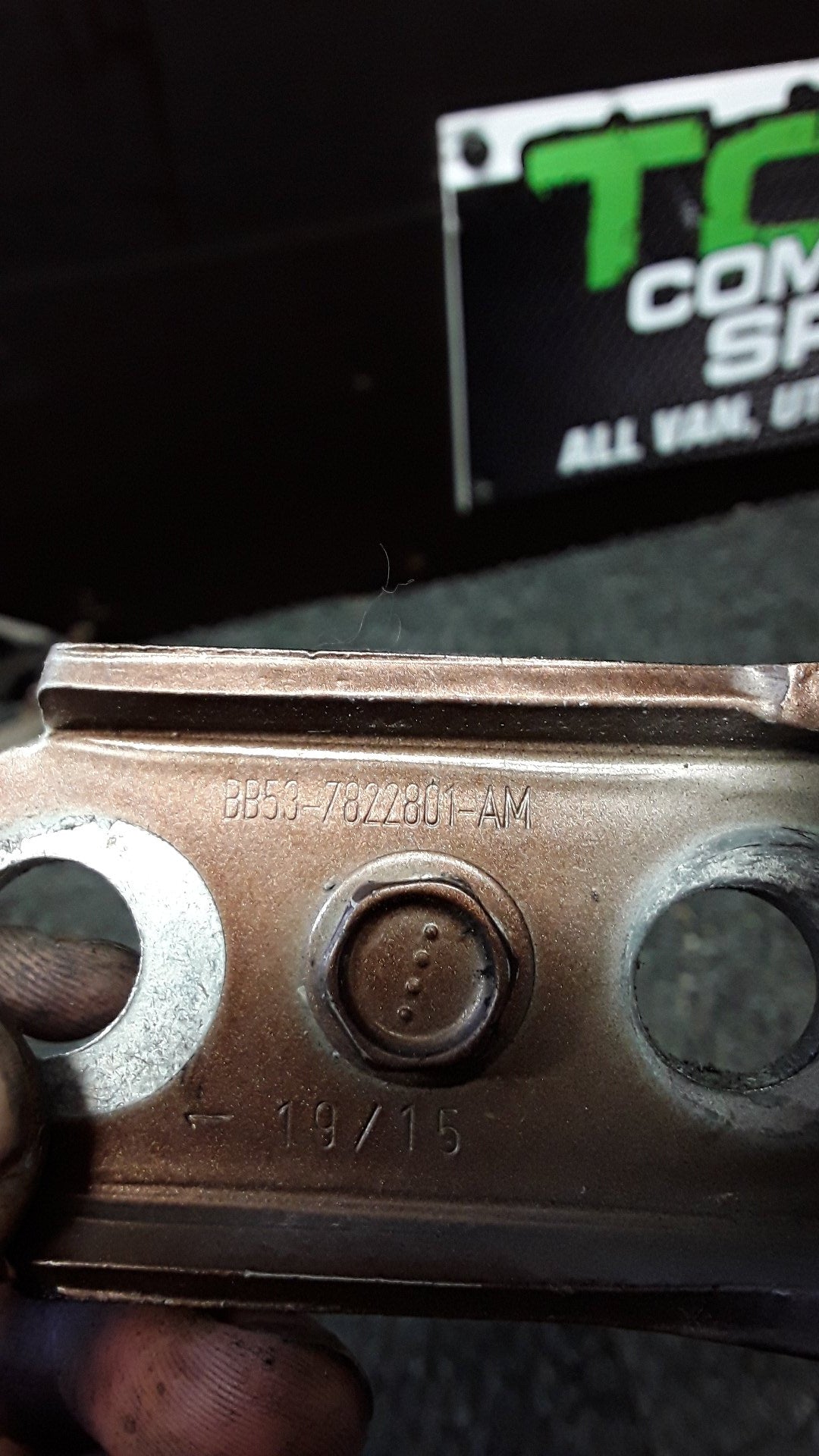 2015 Ford EcoSport TITANIUM 1.5- Left Front Door Top Hinge- (TAG6650)