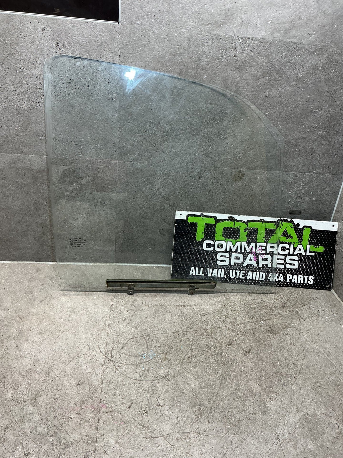 1988-1997 Toyota Hilux V N100- Right Front Door Glass- (TAG15896)