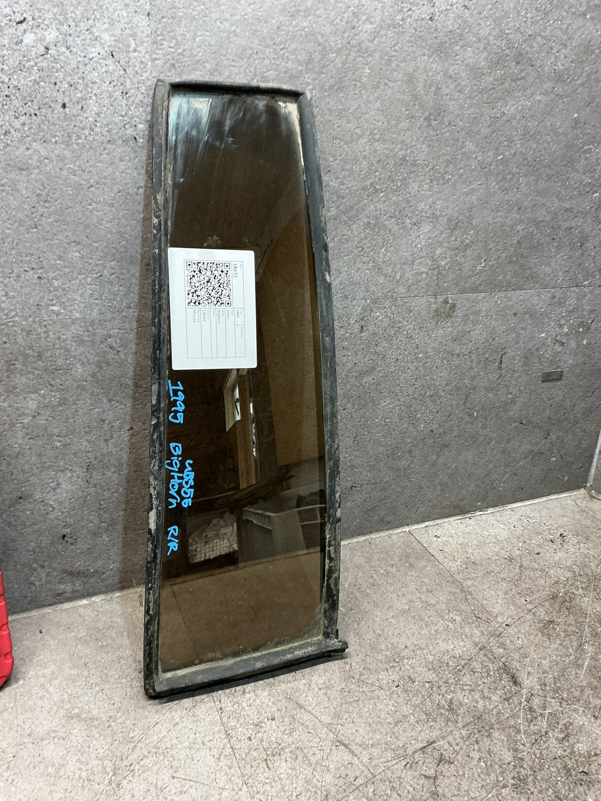 1995 Isuzu Bighorn UBS55 - Right Rear Quarter Door Glass - (TAG18631)