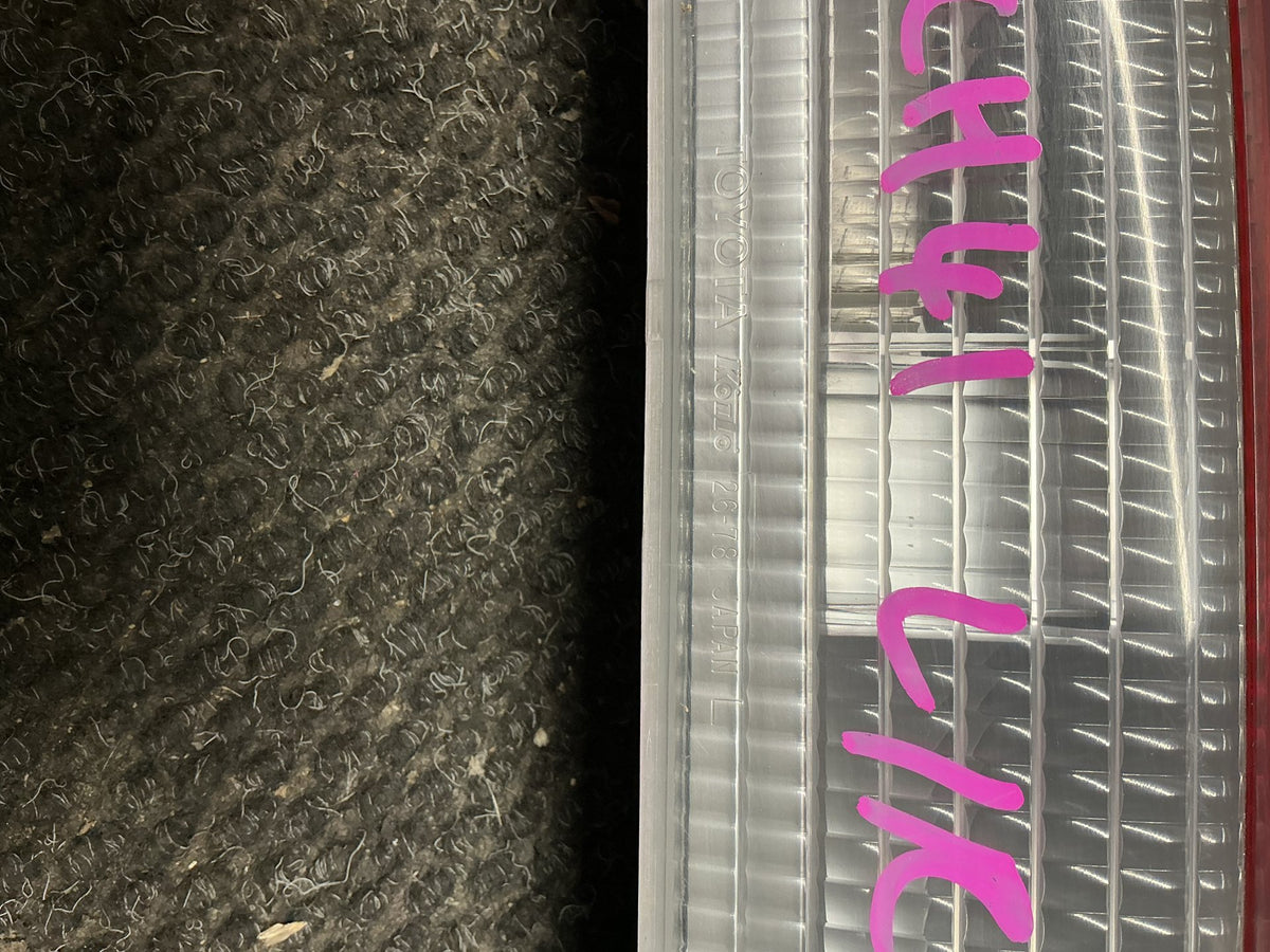 1999 Toyota Regius RCH41- Left Tailgate Light- (TAG9851)