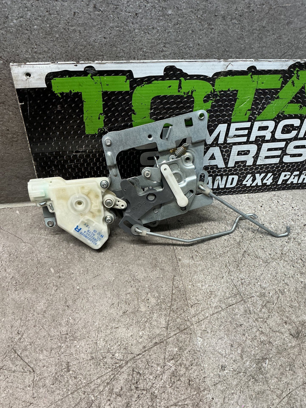 2011 Nissan Caravan VWE25- Tailgate Lock Actuator- (TAG15468)