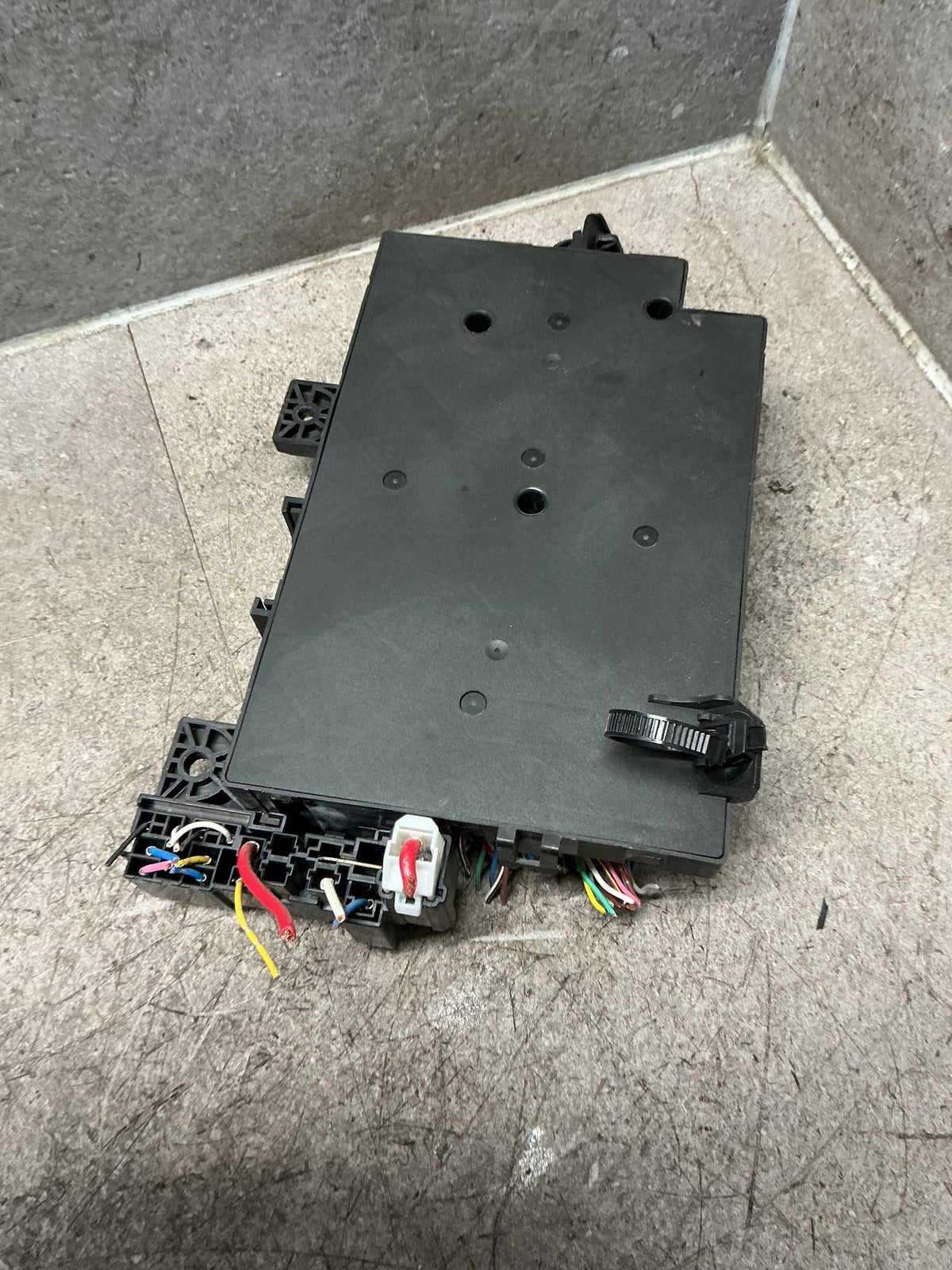 2012-2020 Mitsubishi Outlander GF*W GF GF8 - Body Control Module - (TAG18756)